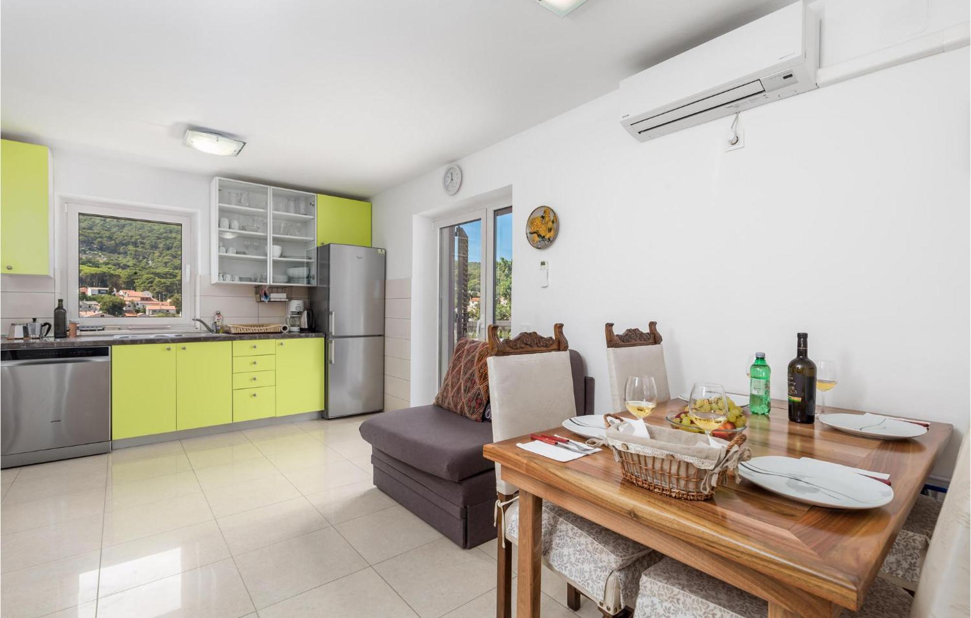 2 Bedroom Awesome Apartment In Veli Lošinj Екстериор снимка