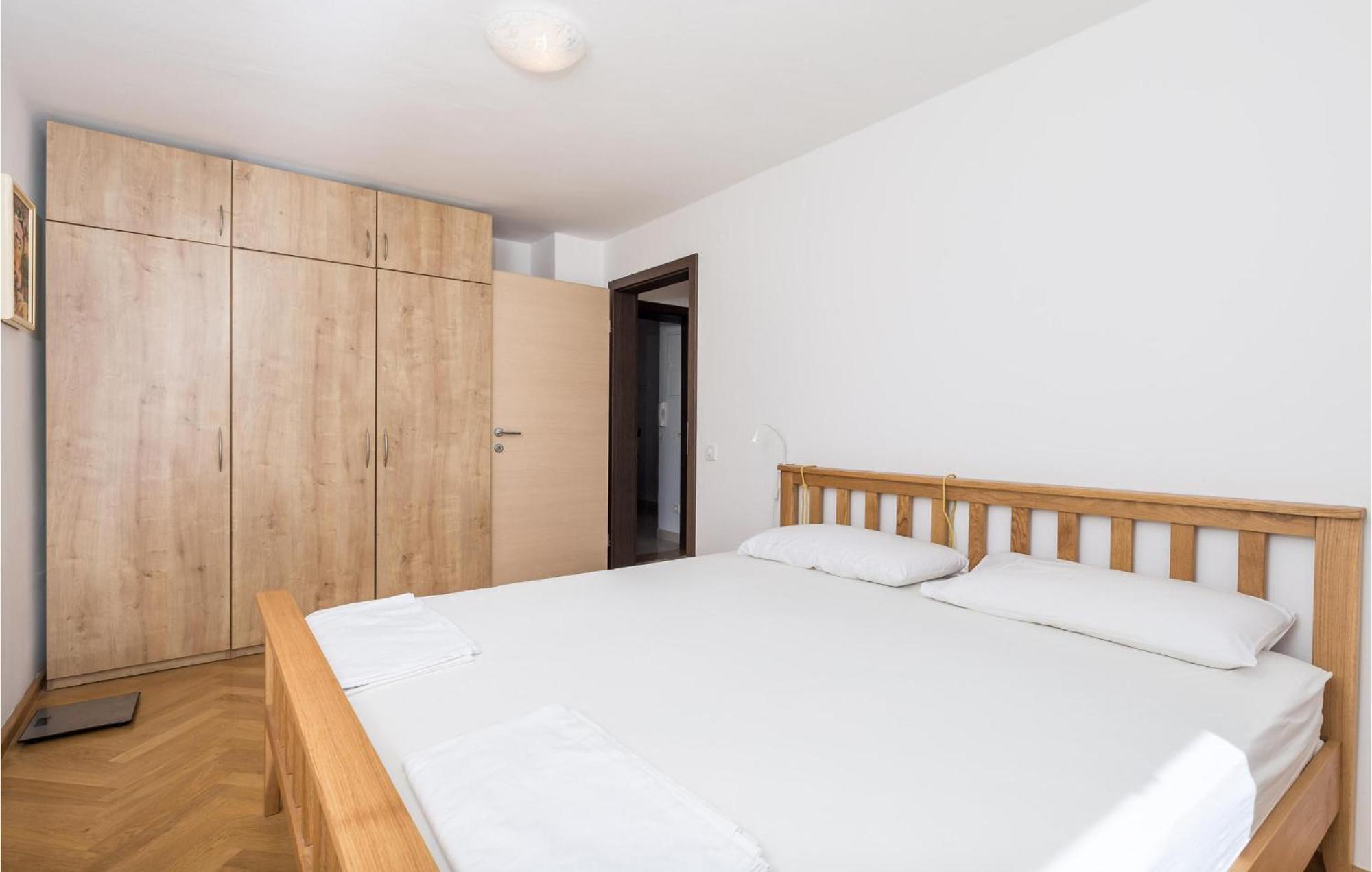 2 Bedroom Awesome Apartment In Veli Lošinj Екстериор снимка