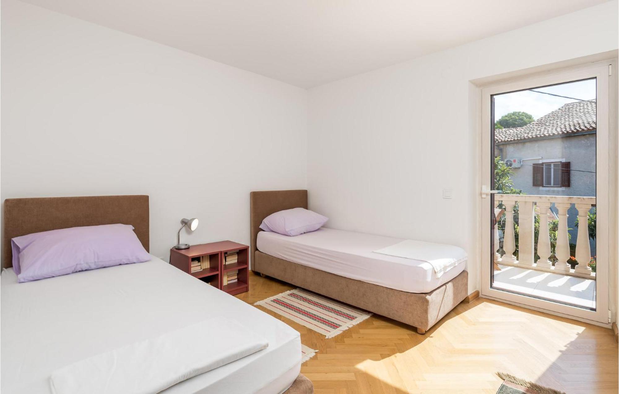 2 Bedroom Awesome Apartment In Veli Lošinj Екстериор снимка