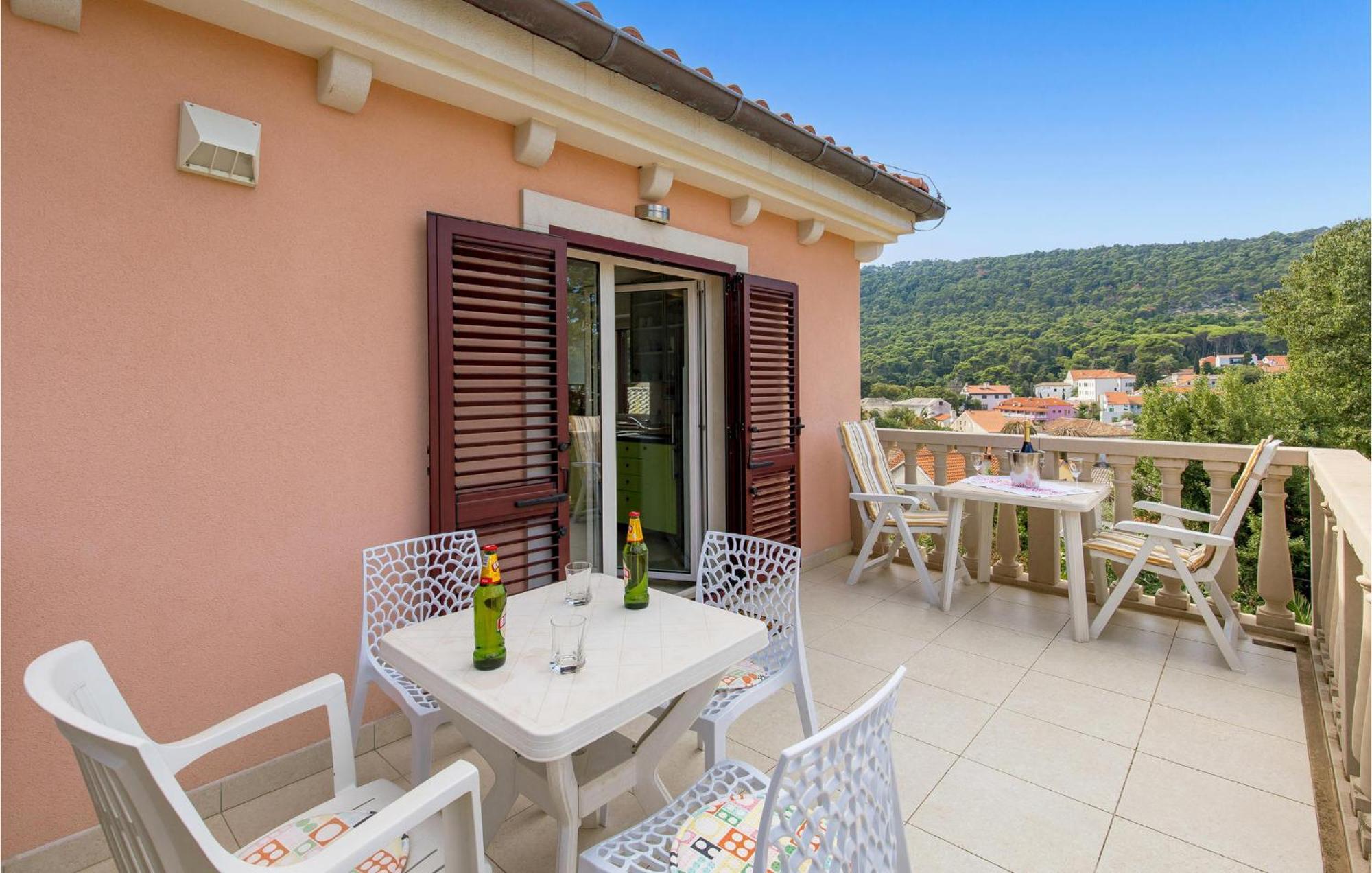 2 Bedroom Awesome Apartment In Veli Lošinj Екстериор снимка
