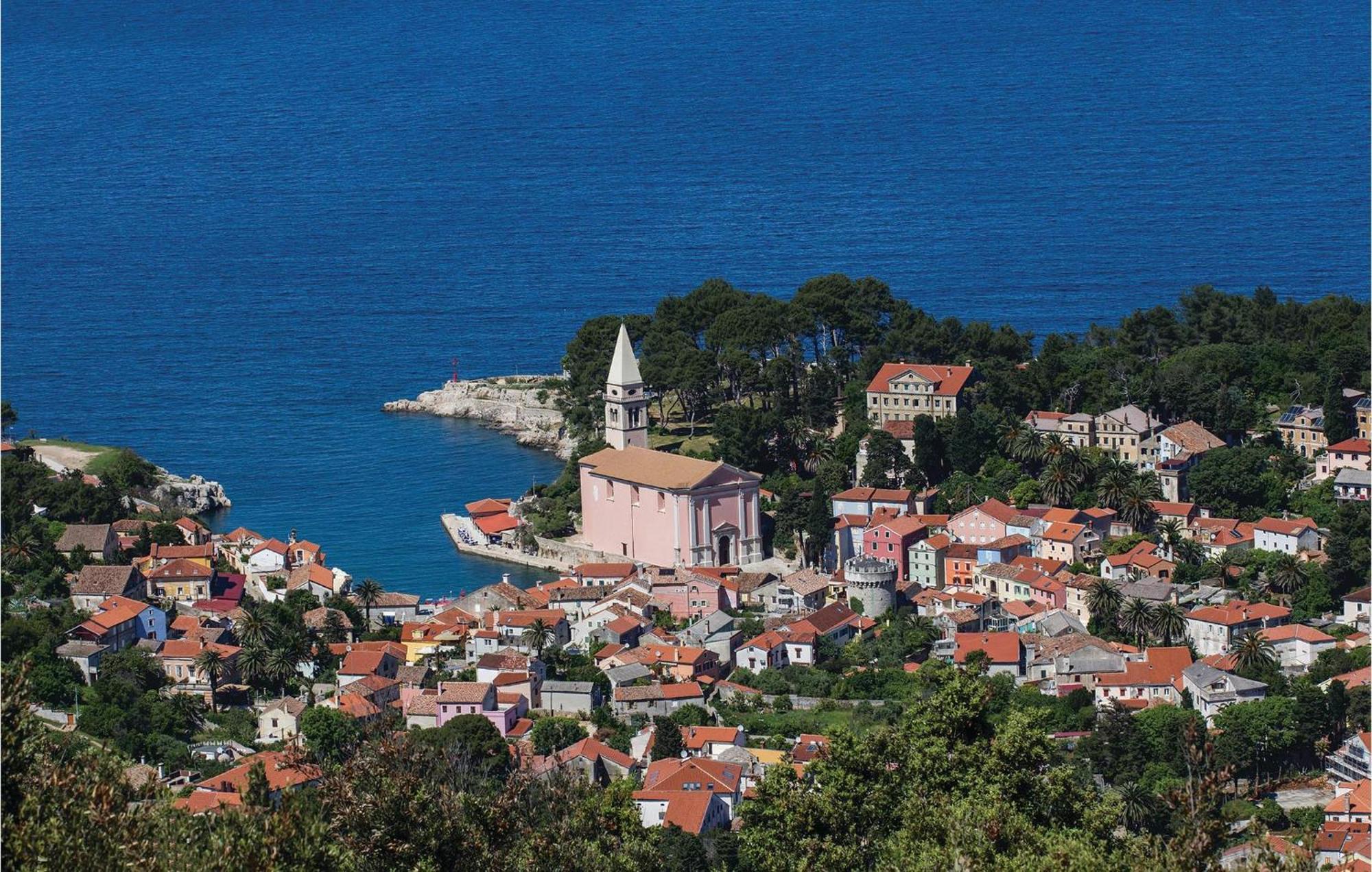 2 Bedroom Awesome Apartment In Veli Lošinj Екстериор снимка