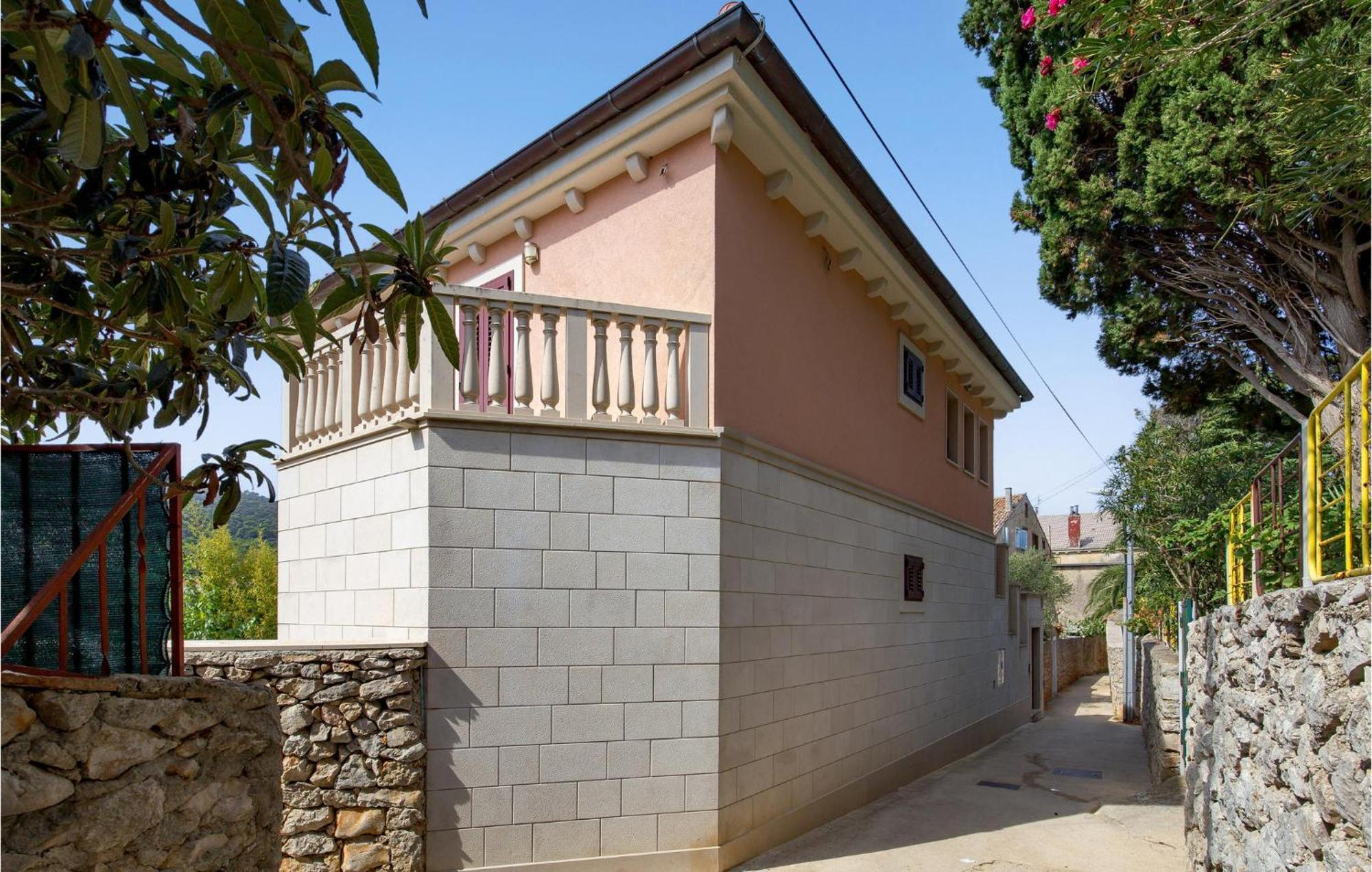 2 Bedroom Awesome Apartment In Veli Lošinj Екстериор снимка